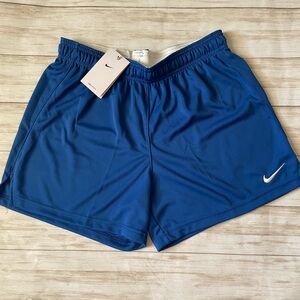 Nike women’s medium shorts new with tags
